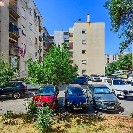 Stylish - Near Bridge * Ζαντάρ