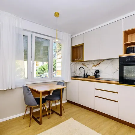 Stylish - Near Bridge