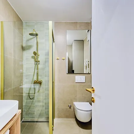 Stylish - Near Bridge *