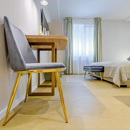 Stylish - Near Bridge Ζαντάρ