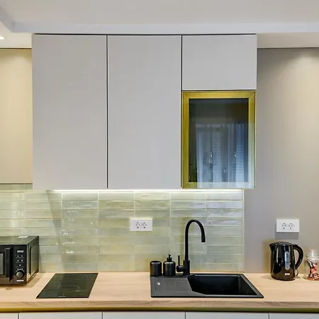 Stylish - Near Bridge * Ζαντάρ