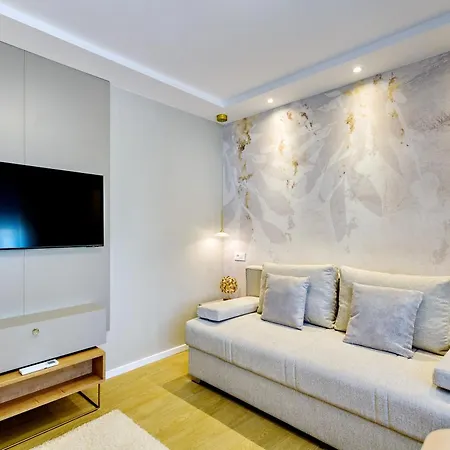 Stylish - Near Bridge Апартаменты