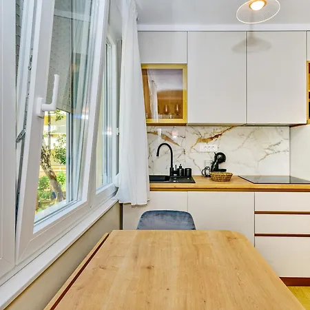 Stylish - Near Bridge