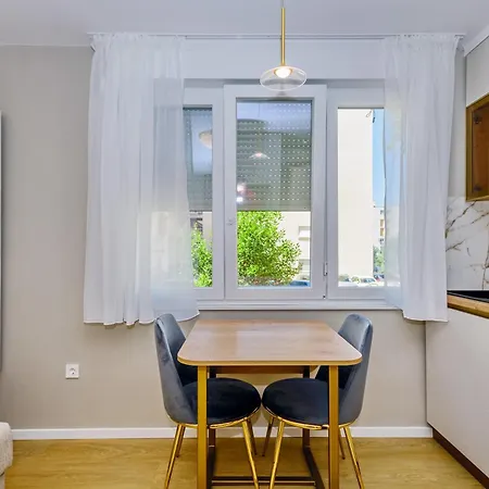 Stylish - Near Bridge *