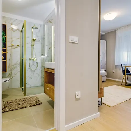 Stylish - Near Bridge Апартаменты