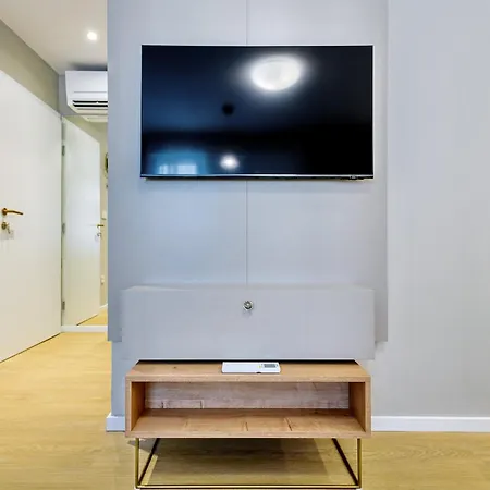 Stylish - Near Bridge *