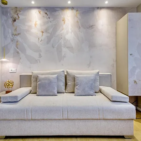 Stylish - Near Bridge