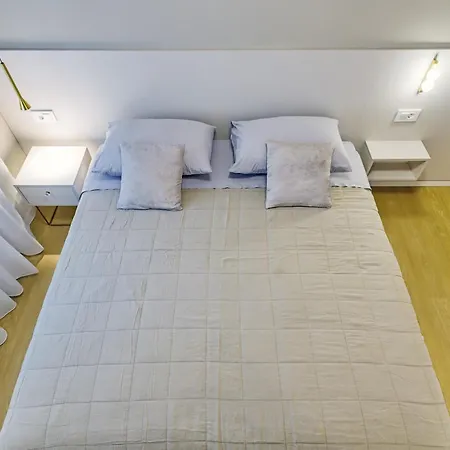 Stylish - Near Bridge Апартаменты *