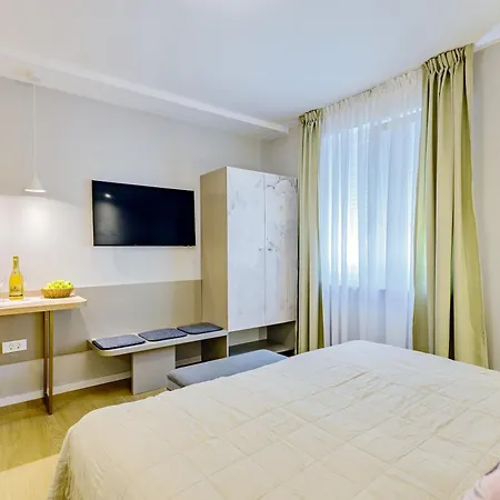 Stylish - Near Bridge Апартаменты