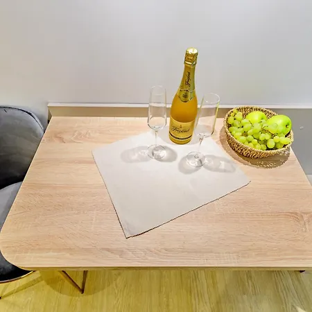 Stylish - Near Bridge Lejlighed